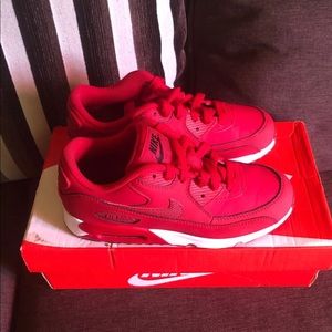 Kids sneaker size 3